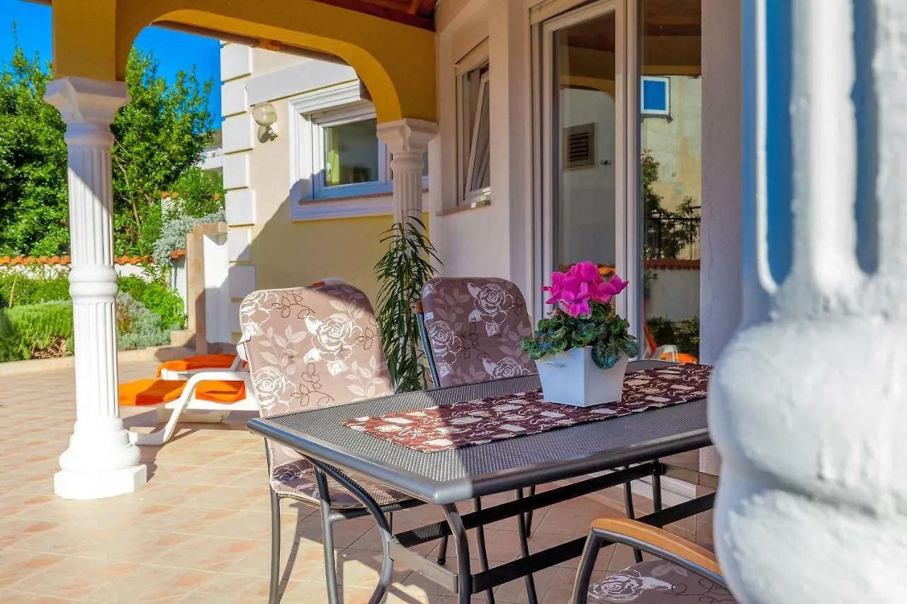 Apartments Lulic Crikvenica 0*,