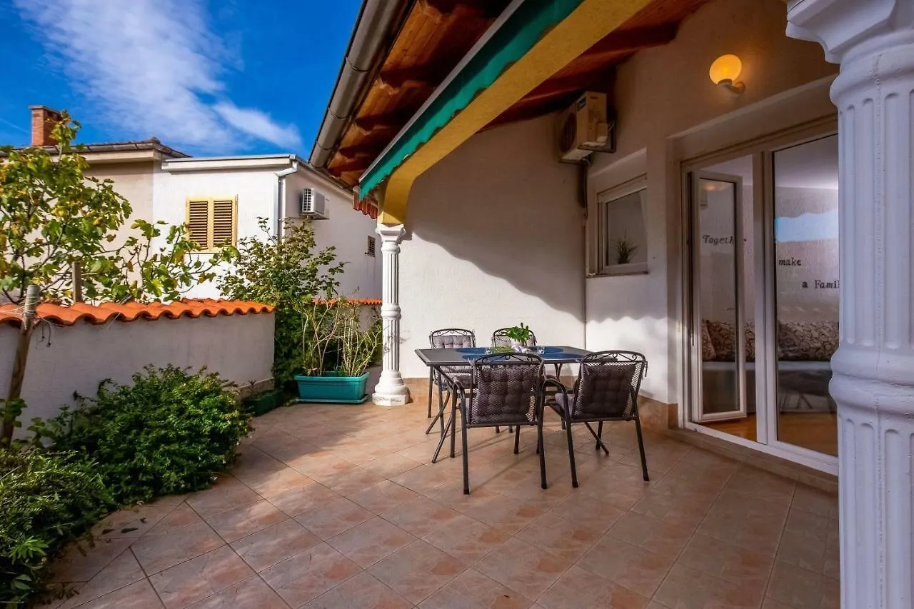 Apartments Lulic Crikvenica 0*,